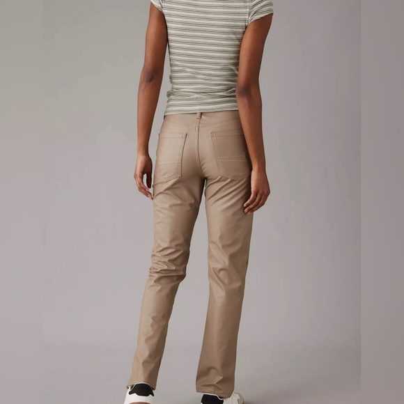 (#129) AMERICAN EAGLE Stretch Vegan Leather Super High-Waisted Straight Pant - Picture 3 of 6